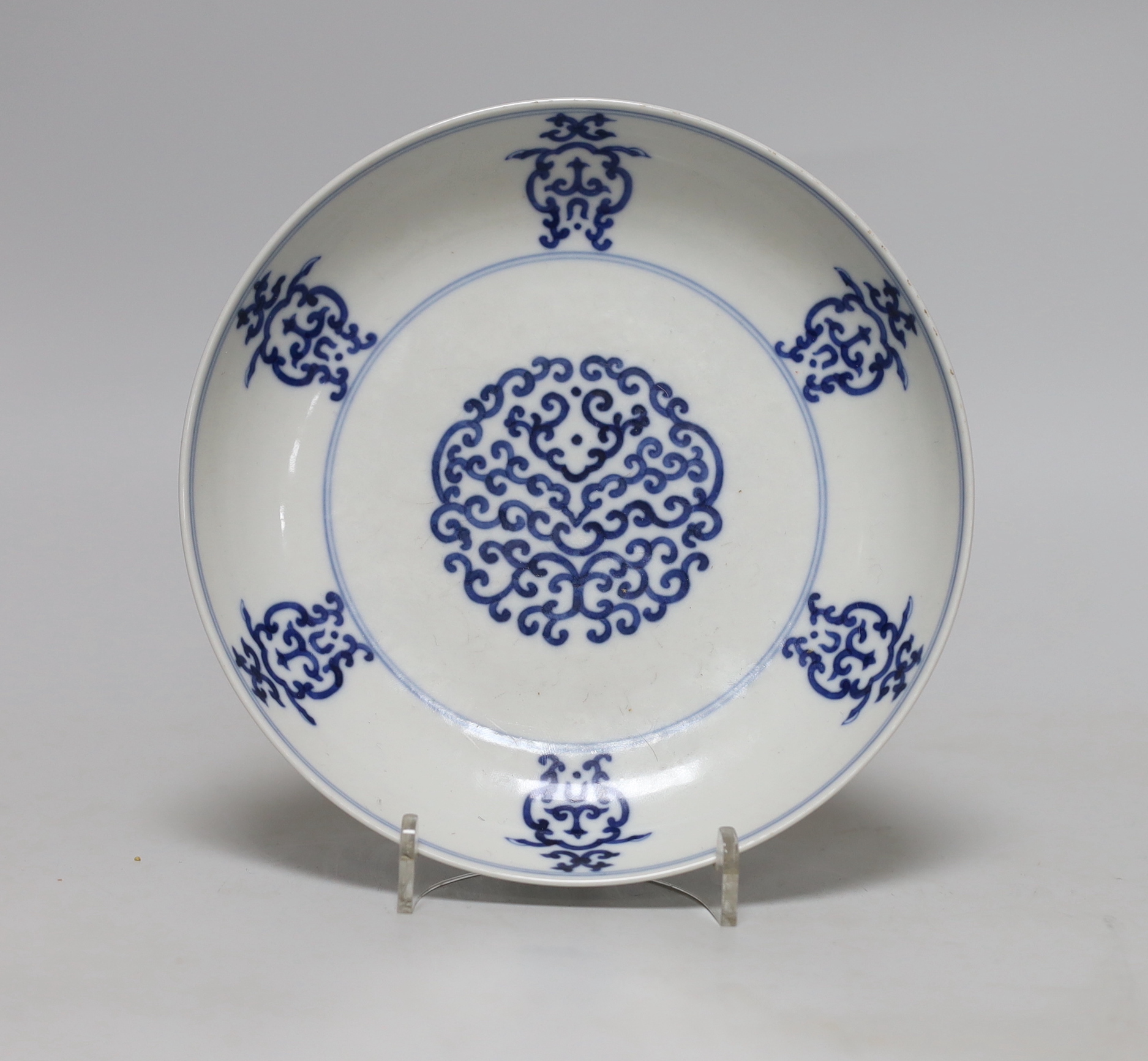 A Chinese blue and white dish, 17cm